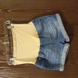 Bella Vida maternity jean shorts. Size XL Stretch tummy panel.